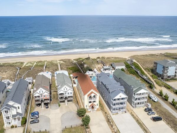 Luxurious Oceanfront Estate in Kill Devil Hills - Perfect for Large Groups